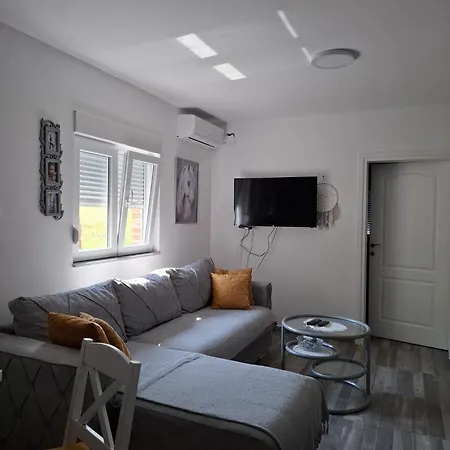 Vakantiehuis Vikendica Garaski Kutak